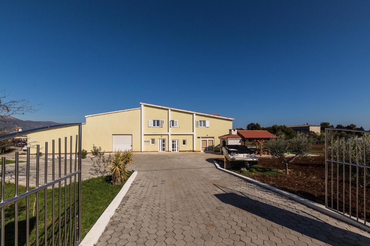 דירות טרוגיר Orange Tree Garden מראה חיצוני תמונה